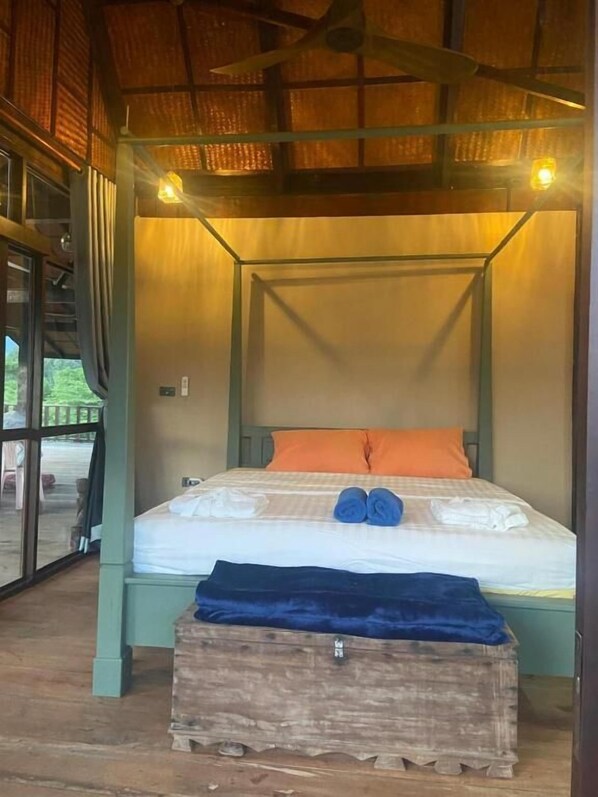 Iron/ironing board, free WiFi