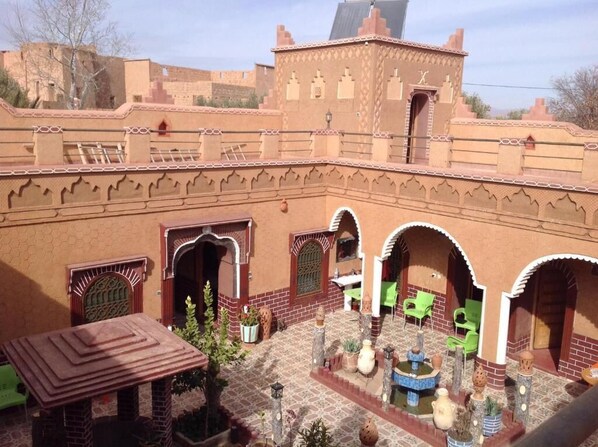 الإطلالة من المنشأة