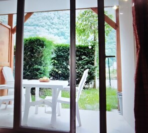 Dining - 2-bedroom apartment, garden, pool, mountain views (Luz-Saint-Sauveur)
