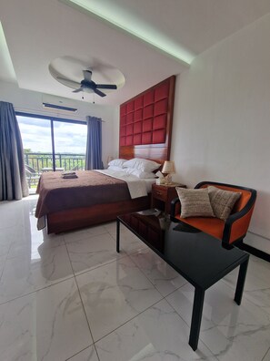 1 bedroom, WiFi, bed sheets, wheelchair access - A spacious Studio apartment / condo near Clark Airport angeles city pampanga (Angeles)