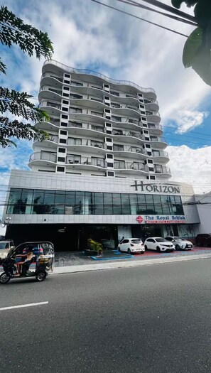 Exterior - A spacious Studio apartment / condo near Clark Airport angeles city pampanga (Angeles)