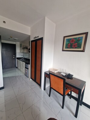 Interior - A spacious Studio apartment / condo near Clark Airport angeles city pampanga (Angeles)