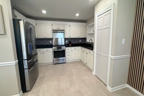 Fridge, microwave, oven, stovetop - Charming 2BR/2BA Family-Stay, Pet-Friendly, Sleeps 6, Ample Parking (Silver Spring)