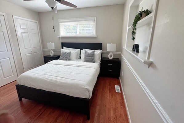 2 bedrooms, desk, iron/ironing board, free WiFi - Charming 2BR/2BA Family-Stay, Pet-Friendly, Sleeps 6, Ample Parking (Silver Spring)