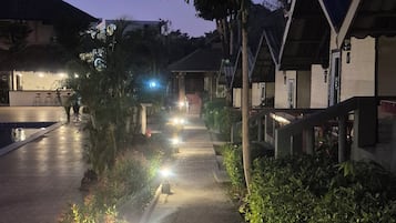 Fassade der Unterkunft – Abend/Nacht