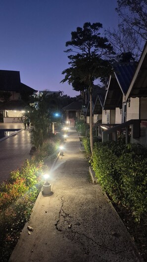 Front of property - evening/night - Chang Life Resort (Ko Chang)