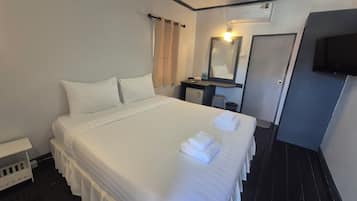 Quarto superior, 1 cama King, sacada | Wi-Fi de cortesia, roupa de cama