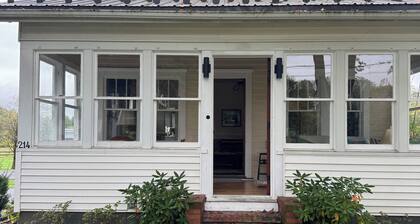 Welcome to Duck Run! A tranquil farmhouse located just outside of Mackeyville.