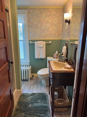 تجهيزات دش، مجففات شعر، مناشف، صابون