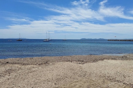 Beach nearby. 2-4 person apartment near the beach