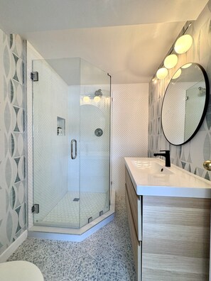Shower, hair dryer, towels, soap - Desert Retreat in Rancho Mirage – Bright, Stylish Condo with Resort Amenities (Rancho Mirage)