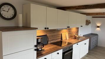 Fridge, oven, dishwasher, coffee/tea maker
