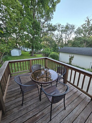 Charming 2-bedroom cottage minutes away from Linn Pier on Lake Geneva