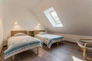 4 عدّة غرف نوم ومكواة/لوح كي وسرير سفر وواي فاي مجانًا