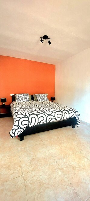 1 makuuhuone, silitysrauta/-lauta, Wi-Fi, vuodevaatteet