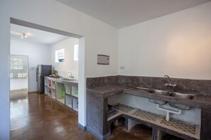 Oven, stovetop, dishwasher