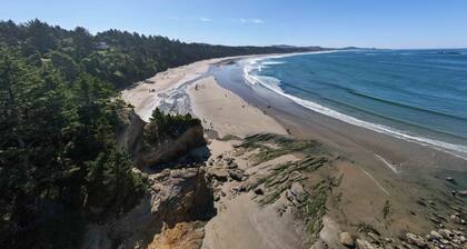 Depoe Bay ~ Harbor Haven *Hot Tub*Fireplace