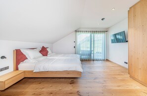 1 bedroom, iron/ironing board, WiFi, bed sheets - Stylish vacation apartment at the Kandlerhof winery - peace, wine & enjoyment of nature (Bozen)
