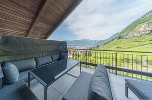 Property grounds - Stylish vacation apartment at the Kandlerhof winery - peace, wine & enjoyment of nature (Bozen)