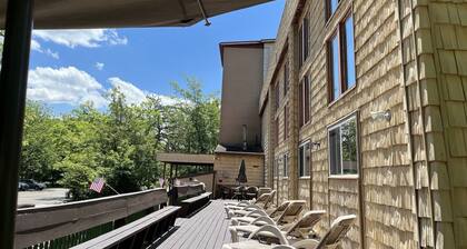 Relaxing condo in Pocono Manor near local attractions