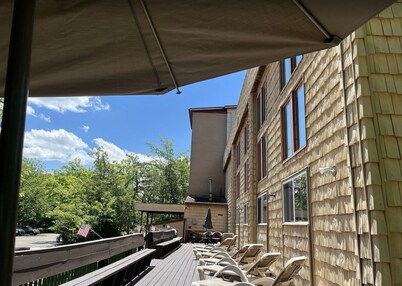 Relaxing condo in Pocono Manor near local attractions