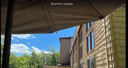 Relaxing condo in Pocono Manor near local attractions