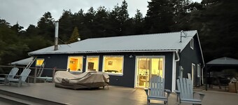 Mendocino Coast Ocean View Villa 5BR 2BA Large Oceanfront Deck Hot Tub Fire pit