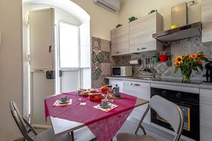 Coffee/tea maker, fridge, microwave, oven - AT THE BAG 2 (Sicilia)