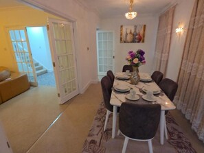 Dining room - Luxurious London Apartment in Finchley - Perfect for Families (London)