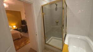 Bathroom - Luxurious London Apartment in Finchley - Perfect for Families (London)
