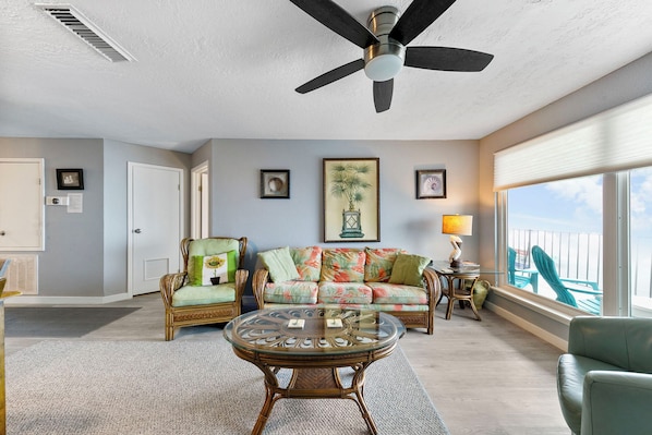 TV - Charming 2-bedroom condo in beautiful Galveston with Ocean view (Galveston)