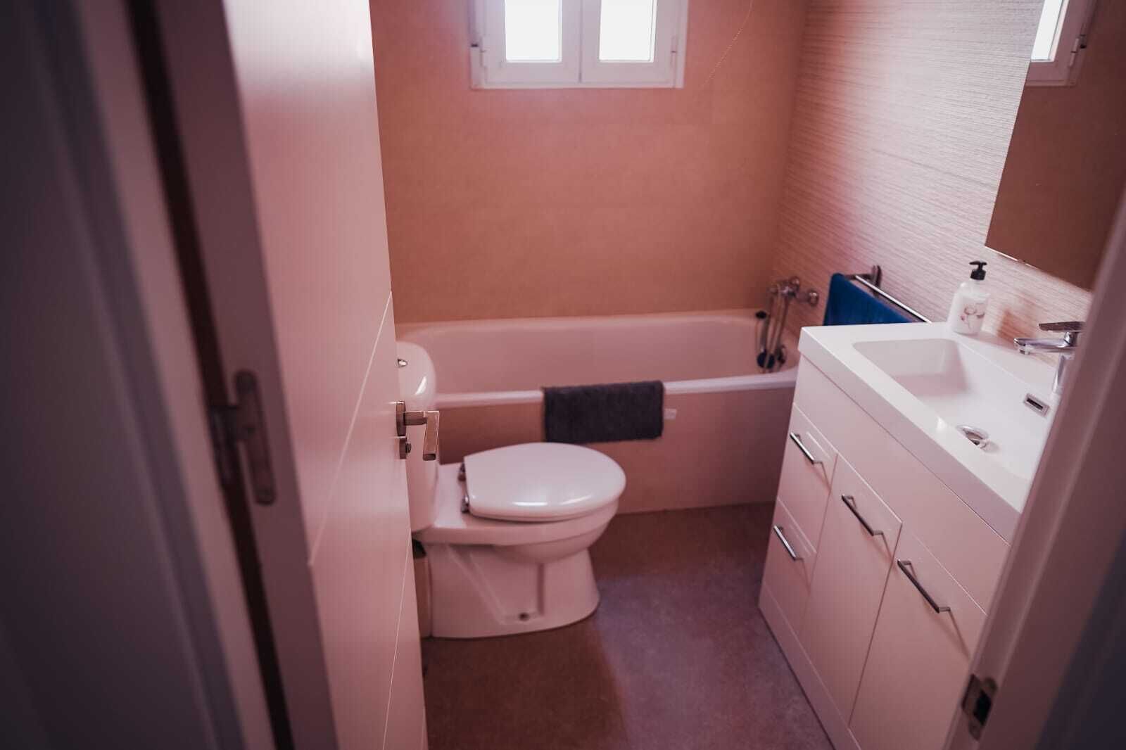 مجففات شعر، مراحيض شطف، مناشف، صابون