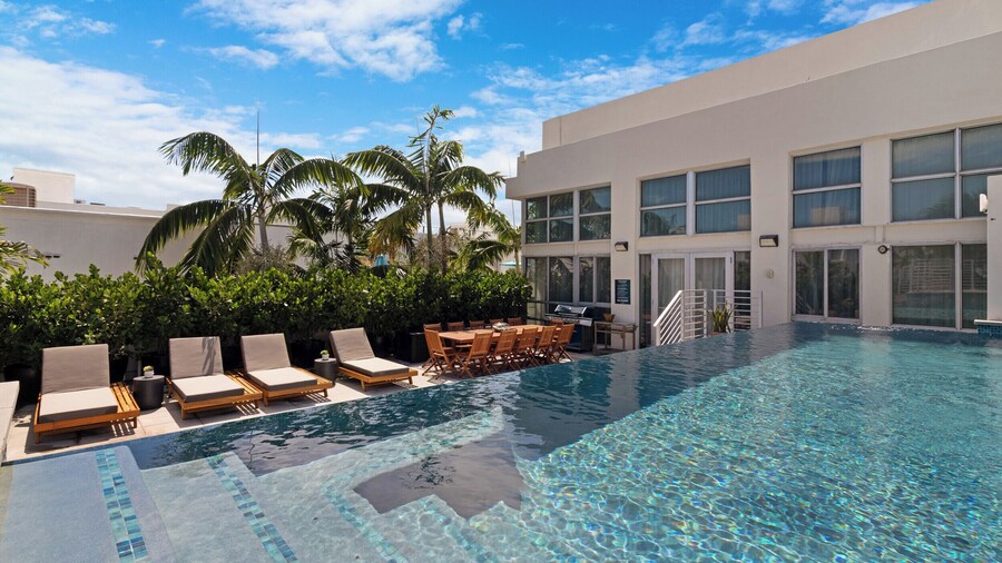Penthouse w Private Pool in South Beach