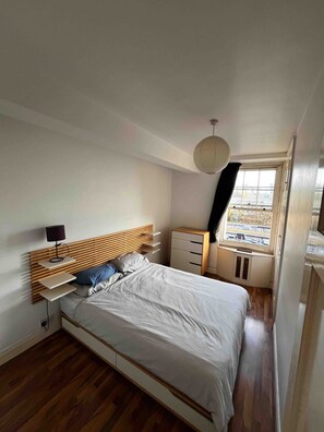 1 bedroom, iron/ironing board, free WiFi, bed sheets - Charming Art Deco Flat in Bayswater – Bright, Stylish & Central London Stay (London)