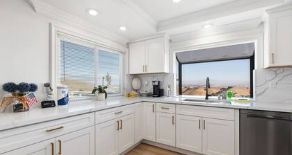 Modern 4BR/3BA • 6 Beds • Scenic Mountain Views