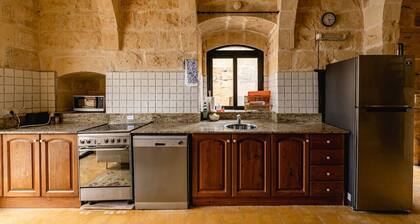 Charming & Stylish Historic Farmhouse with Pool