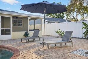 Terrace/patio - Luxury tampa home.Heated Pool&Game Room (Tampa)