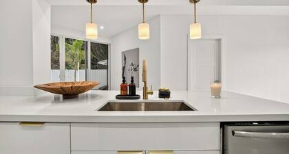 Delray Oasis: Heated Pool, Spa, Arcade, Sleeps 10