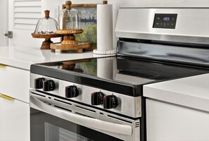 Frigorífic, microones, forn i placa de cuina 