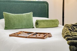 4 dormitoris, escriptori i planxa i posts de planxar 