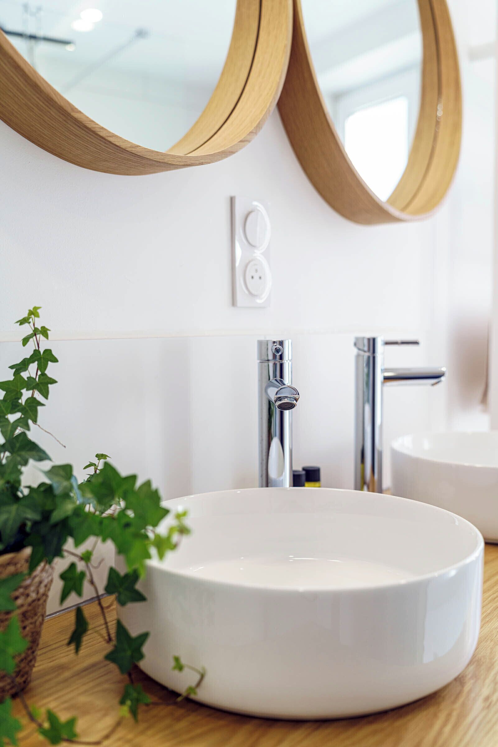 Bruser, hårtørrer, håndklæder, Sæbe