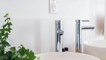 Bruser, hårtørrer, håndklæder, Sæbe