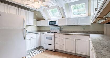 Charming 3-bedroom house in Bridgton near Moose Pond and Pleasant Mt. Ski Area