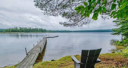 Cozy home - 5 minutes to private beach access on Moose Pond, 5 minutes to ski