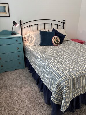 3 bedrooms, desk, iron/ironing board, free WiFi