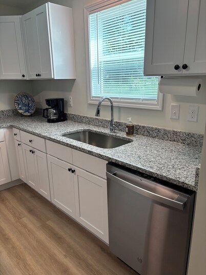 Charming 3-bedroom house in Greensboro with AC, Walk to Coliseum