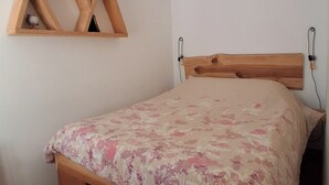 2 soverom, strykejern/-brett, reiseseng for barn og wi-fi (inkludert)