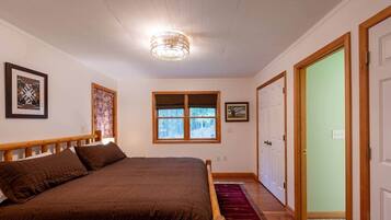 4 bedrooms, WiFi, bed sheets