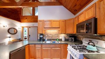 冰箱、微波炉、烤箱、炉灶