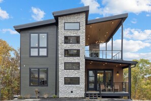 Exterior - Sunshine Ridge - Luxury 4 BR cabin with Rooftop + Indoor Pool + Hot Tub + Sauna (Sevierville)